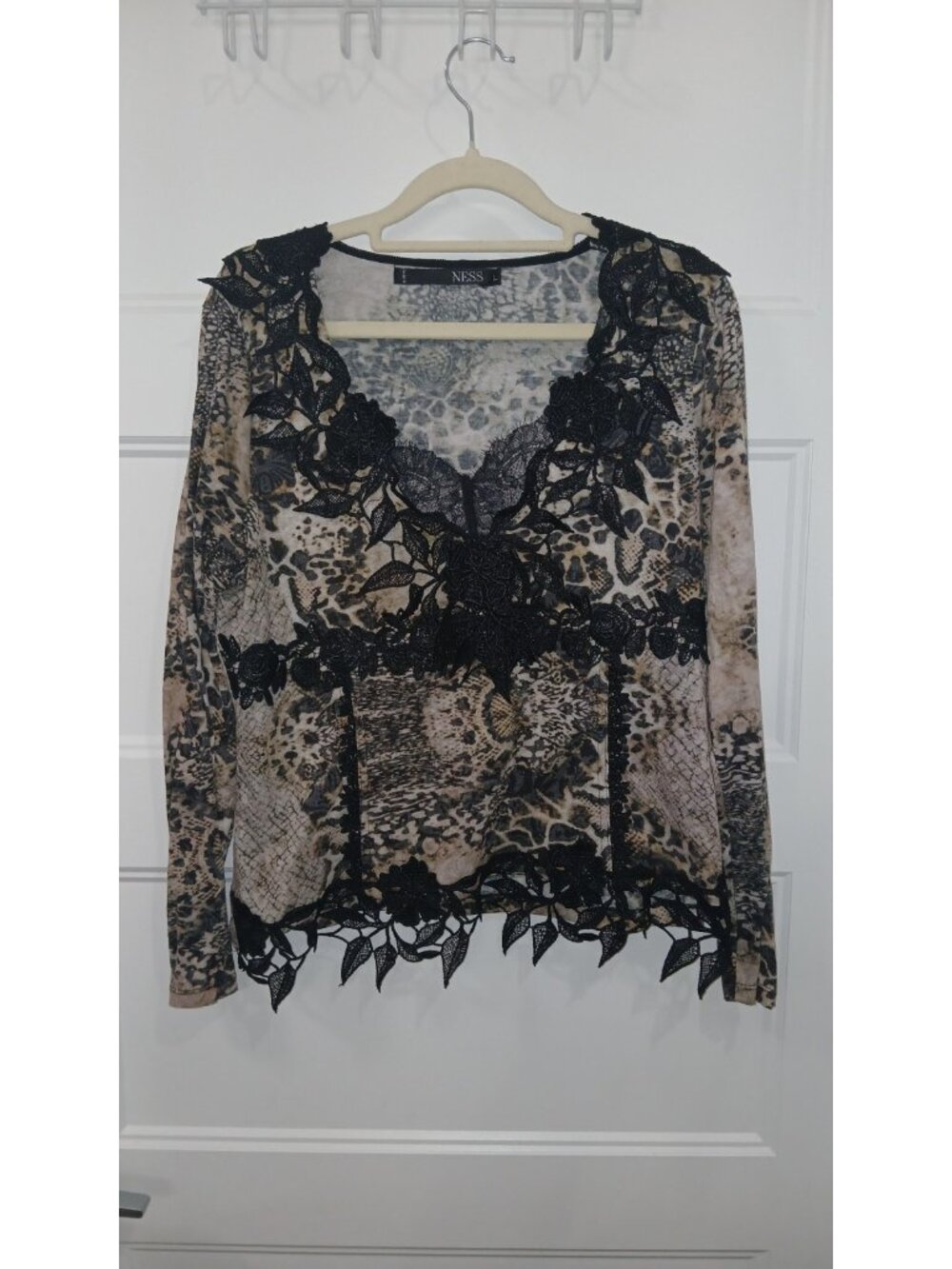 Ness Leopard Snakeskin Print Top Black Lace Applique V-Neck Long Sleeve Blouse L